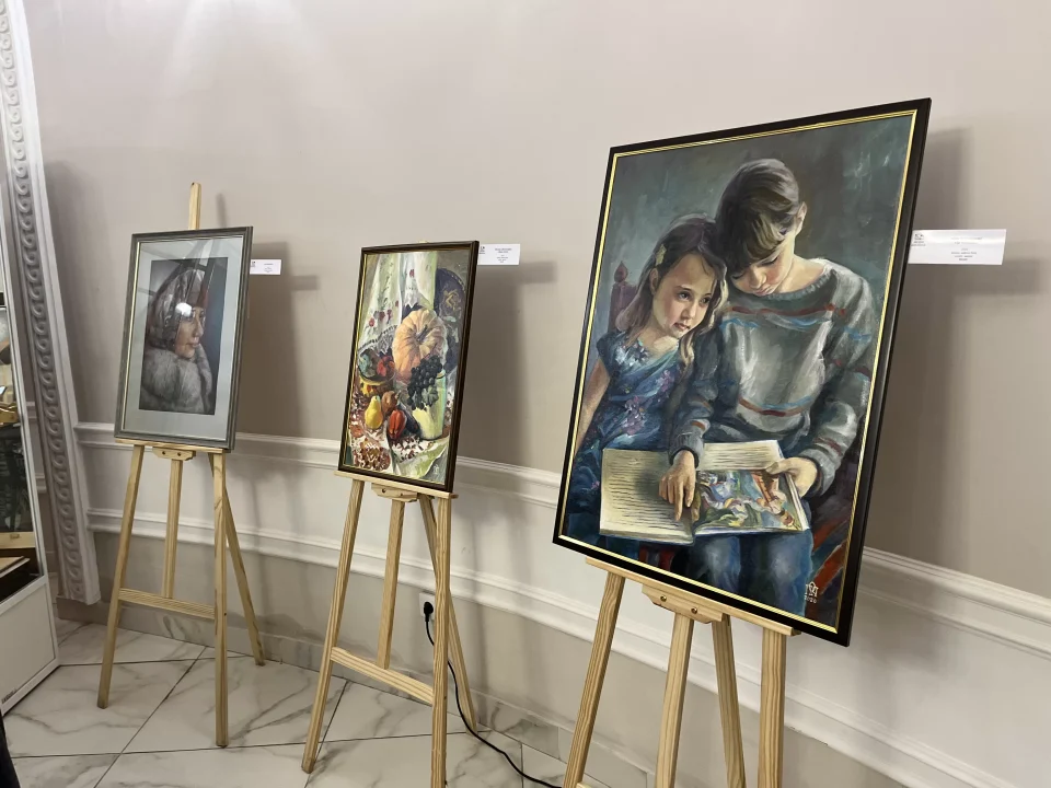 Сезім иірімі: Өнер музейінде жас суретшінің көрмесі ашылды